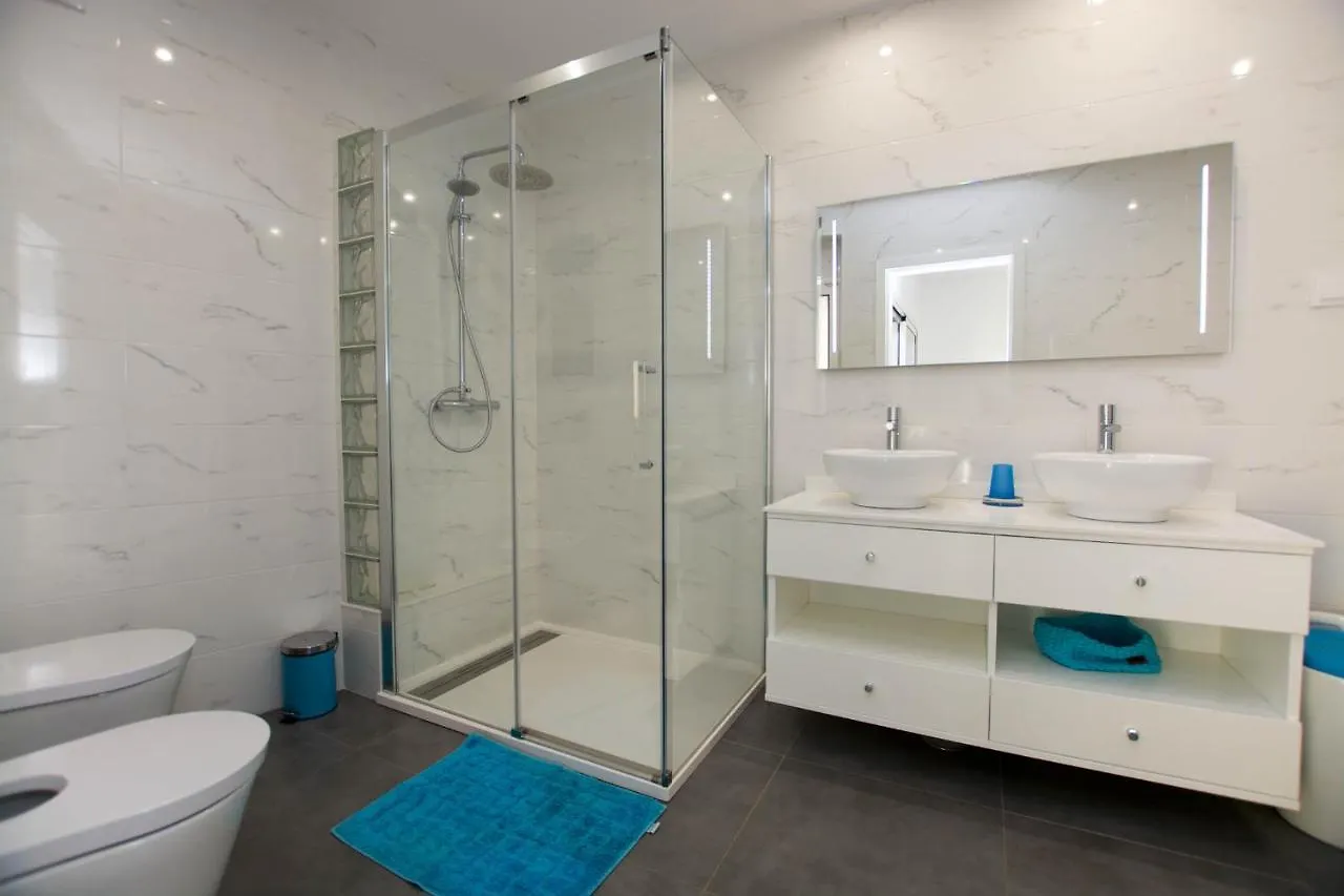 Alto Da Colina - Vila Moderna E Espacosa - Top Localizacao Pêra 0*,