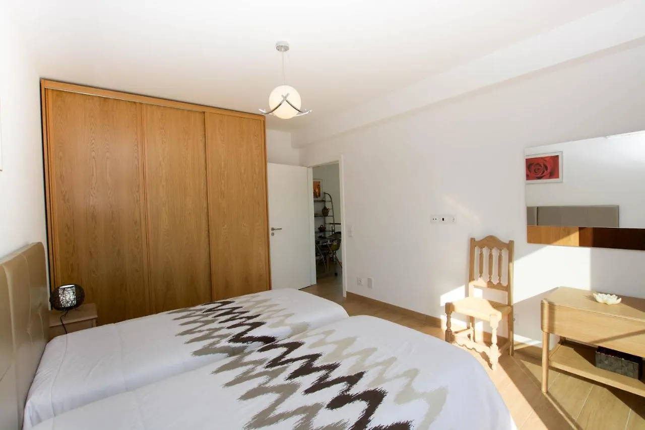 Alto Da Colina - Vila Moderna E Espacosa - Top Localizacao Pêra 0*,  Portugalia