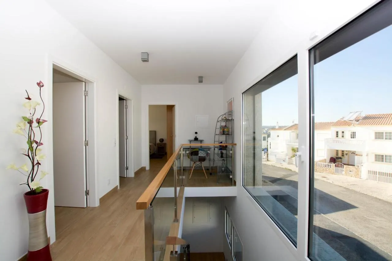 Alto Da Colina - Vila Moderna E Espacosa - Top Localizacao Pêra