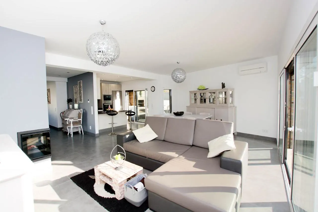 Alto Da Colina - Vila Moderna E Espacosa - Top Localizacao Pêra