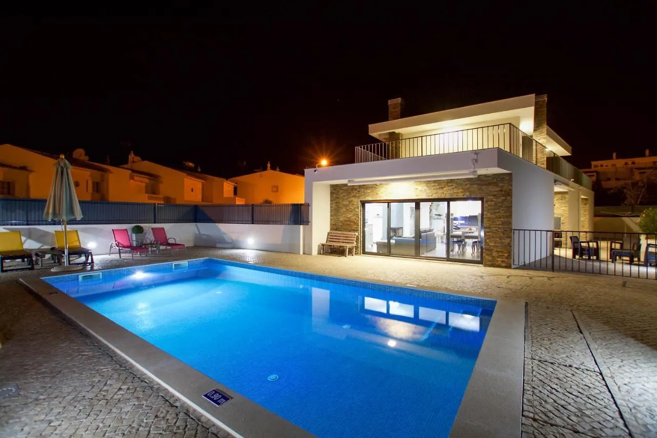 Alto Da Colina - Vila Moderna E Espacosa - Top Localizacao Pêra 0*,